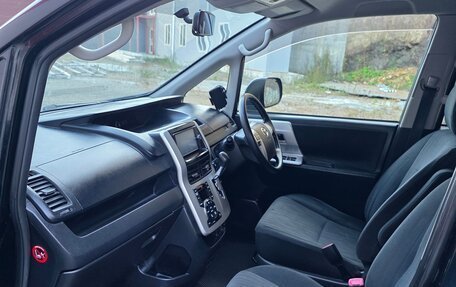 Toyota Noah III, 2013 год, 1 420 000 рублей, 8 фотография