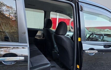 Toyota Noah III, 2013 год, 1 420 000 рублей, 12 фотография