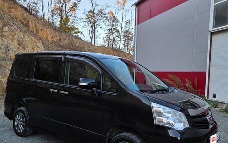 Toyota Noah III, 2013 год, 1 420 000 рублей, 7 фотография