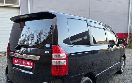 Toyota Noah III, 2013 год, 1 420 000 рублей, 6 фотография