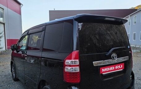 Toyota Noah III, 2013 год, 1 420 000 рублей, 4 фотография