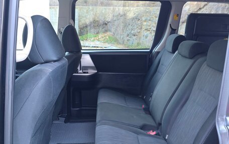 Toyota Noah III, 2013 год, 1 420 000 рублей, 16 фотография