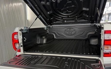 Toyota Hilux VIII, 2024 год, 3 970 000 рублей, 16 фотография