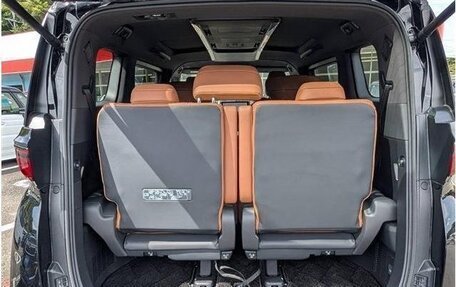 Toyota Vellfire, 2024 год, 7 000 000 рублей, 15 фотография