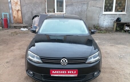 Volkswagen Jetta VI, 2013 год, 790 000 рублей, 2 фотография