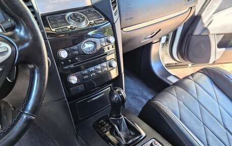 Infiniti QX70, 2014 год, 1 410 000 рублей, 15 фотография