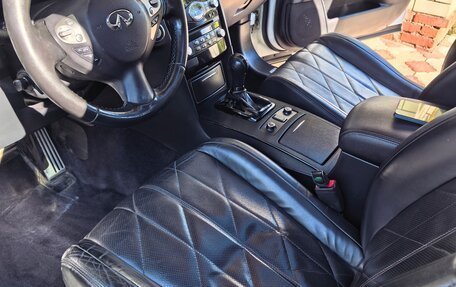 Infiniti QX70, 2014 год, 1 410 000 рублей, 12 фотография