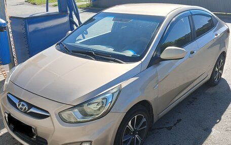 Hyundai Solaris II рестайлинг, 2011 год, 620 000 рублей, 13 фотография