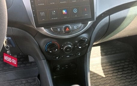 Hyundai Solaris II рестайлинг, 2011 год, 620 000 рублей, 4 фотография