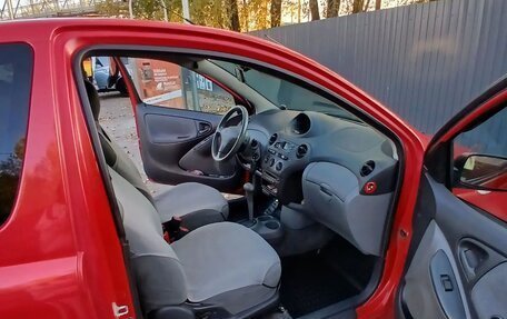 Toyota Yaris I рестайлинг, 2000 год, 430 000 рублей, 7 фотография
