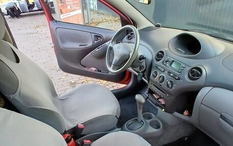Toyota Yaris I рестайлинг, 2000 год, 430 000 рублей, 9 фотография