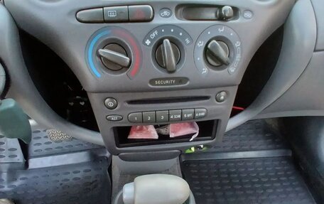 Toyota Yaris I рестайлинг, 2000 год, 430 000 рублей, 10 фотография
