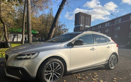 Volvo V40 Cross Country I, 2018 год, 2 200 000 рублей, 3 фотография