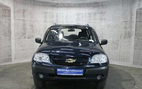 Chevrolet Niva I рестайлинг, 2015 год, 587 000 рублей, 2 фотография