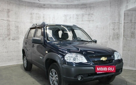 Chevrolet Niva I рестайлинг, 2015 год, 587 000 рублей, 3 фотография