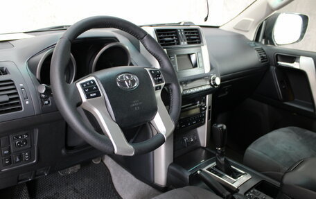 Toyota Land Cruiser Prado 150 рестайлинг 2, 2012 год, 3 046 000 рублей, 10 фотография