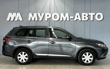 Mitsubishi Outlander III рестайлинг 3, 2017 год, 1 890 000 рублей, 4 фотография