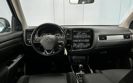 Mitsubishi Outlander III рестайлинг 3, 2017 год, 1 890 000 рублей, 5 фотография
