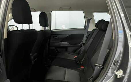 Mitsubishi Outlander III рестайлинг 3, 2017 год, 1 890 000 рублей, 8 фотография
