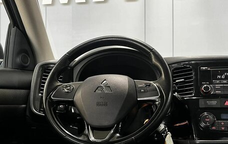 Mitsubishi Outlander III рестайлинг 3, 2017 год, 1 890 000 рублей, 12 фотография