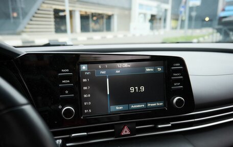 Hyundai Elantra, 2023 год, 1 870 000 рублей, 10 фотография