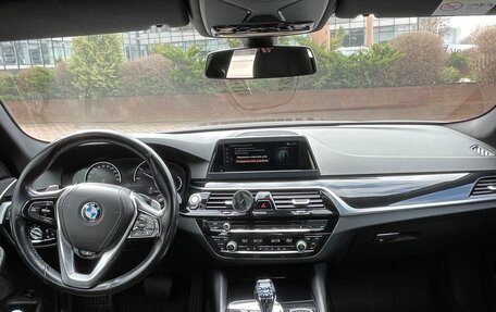 BMW 5 серия, 2018 год, 3 300 000 рублей, 11 фотография