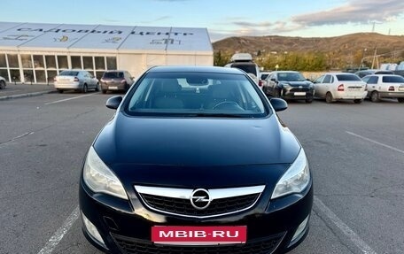 Opel Astra J, 2010 год, 695 000 рублей, 1 фотография