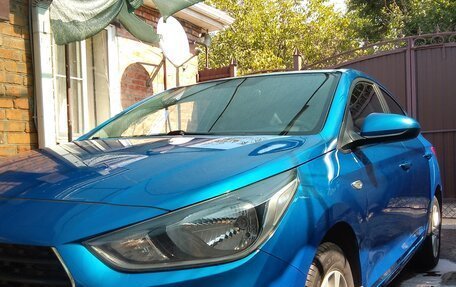 Hyundai Solaris II рестайлинг, 2018 год, 1 300 000 рублей, 2 фотография