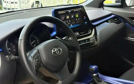 Toyota C-HR I рестайлинг, 2022 год, 1 759 000 рублей, 10 фотография