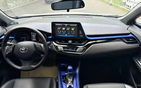 Toyota C-HR I рестайлинг, 2022 год, 1 759 000 рублей, 9 фотография