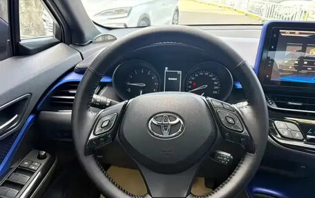 Toyota C-HR I рестайлинг, 2022 год, 1 759 000 рублей, 11 фотография