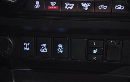 Toyota Hilux VIII, 2018 год, 3 620 000 рублей, 21 фотография