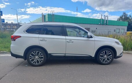 Mitsubishi Outlander III рестайлинг 3, 2016 год, 1 900 000 рублей, 5 фотография
