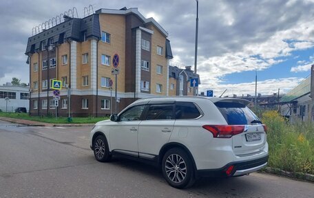 Mitsubishi Outlander III рестайлинг 3, 2016 год, 1 900 000 рублей, 7 фотография