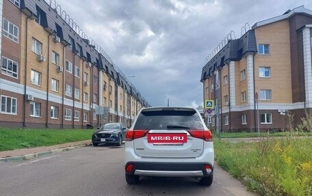 Mitsubishi Outlander III рестайлинг 3, 2016 год, 1 900 000 рублей, 6 фотография