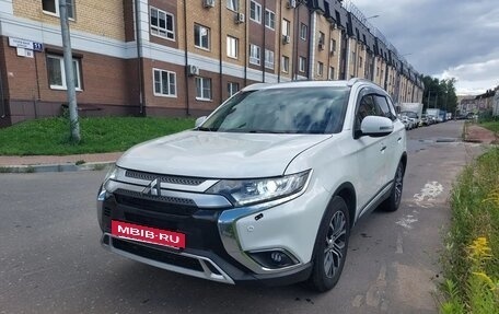 Mitsubishi Outlander III рестайлинг 3, 2016 год, 1 900 000 рублей, 11 фотография