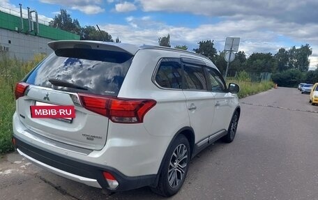 Mitsubishi Outlander III рестайлинг 3, 2016 год, 1 900 000 рублей, 8 фотография