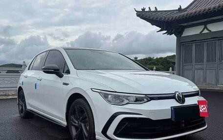 Volkswagen Golf VIII, 2023 год, 1 985 000 рублей, 3 фотография