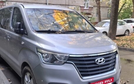 Hyundai Grand Starex Grand Starex I рестайлинг 2, 2019 год, 2 999 999 рублей, 2 фотография