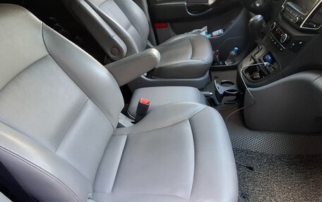 Hyundai Grand Starex Grand Starex I рестайлинг 2, 2019 год, 2 999 999 рублей, 9 фотография