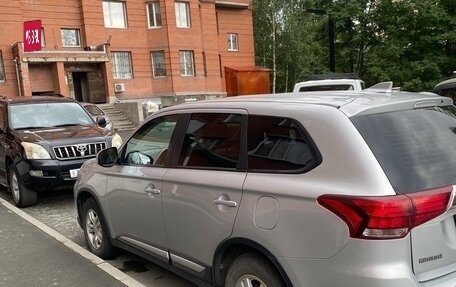 Mitsubishi Outlander III рестайлинг 3, 2019 год, 2 300 000 рублей, 2 фотография