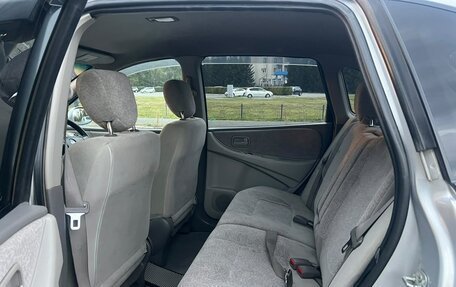 Nissan Tino, 2002 год, 399 000 рублей, 11 фотография