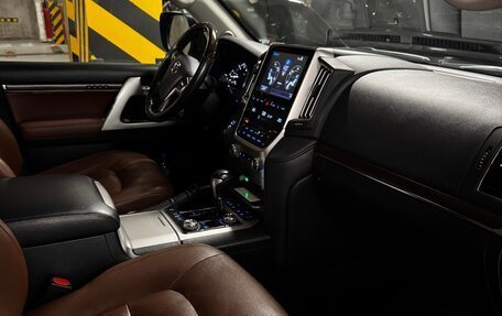 Toyota Land Cruiser 200, 2018 год, 6 400 000 рублей, 7 фотография