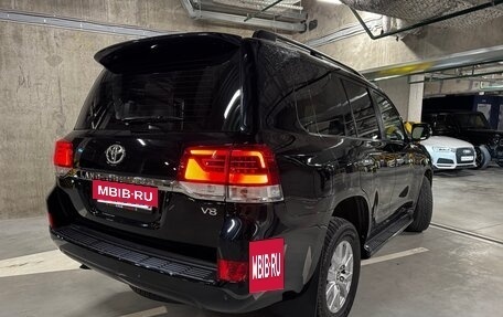 Toyota Land Cruiser 200, 2018 год, 6 400 000 рублей, 4 фотография