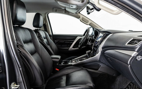 Mitsubishi Pajero Sport III рестайлинг, 2018 год, 2 599 000 рублей, 16 фотография