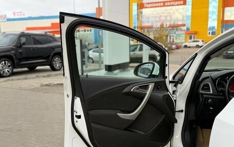 Opel Astra J, 2011 год, 650 000 рублей, 26 фотография