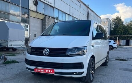 Volkswagen Multivan T6 рестайлинг, 2018 год, 4 600 000 рублей, 1 фотография
