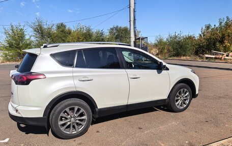 Toyota RAV4, 2018 год, 2 900 000 рублей, 22 фотография