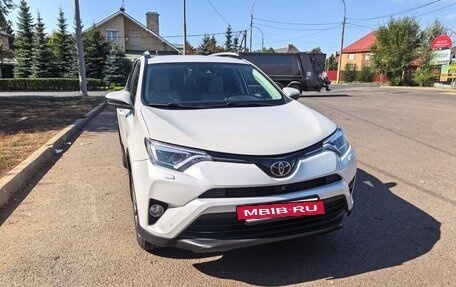 Toyota RAV4, 2018 год, 2 900 000 рублей, 21 фотография