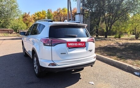 Toyota RAV4, 2018 год, 2 900 000 рублей, 23 фотография